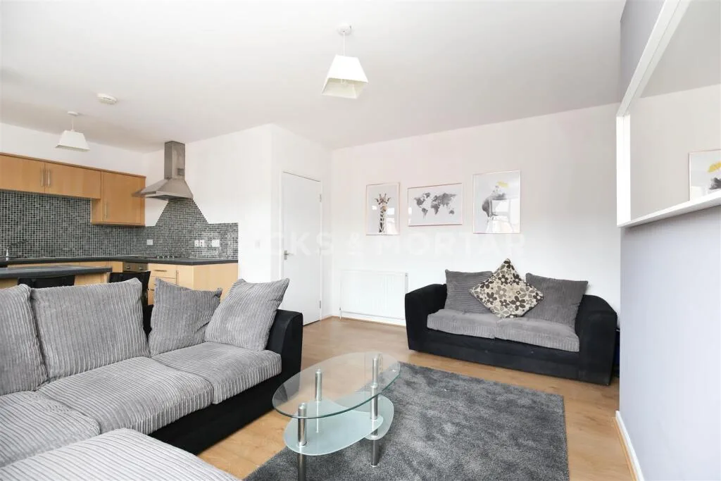 4 bedroom maisonette for rent