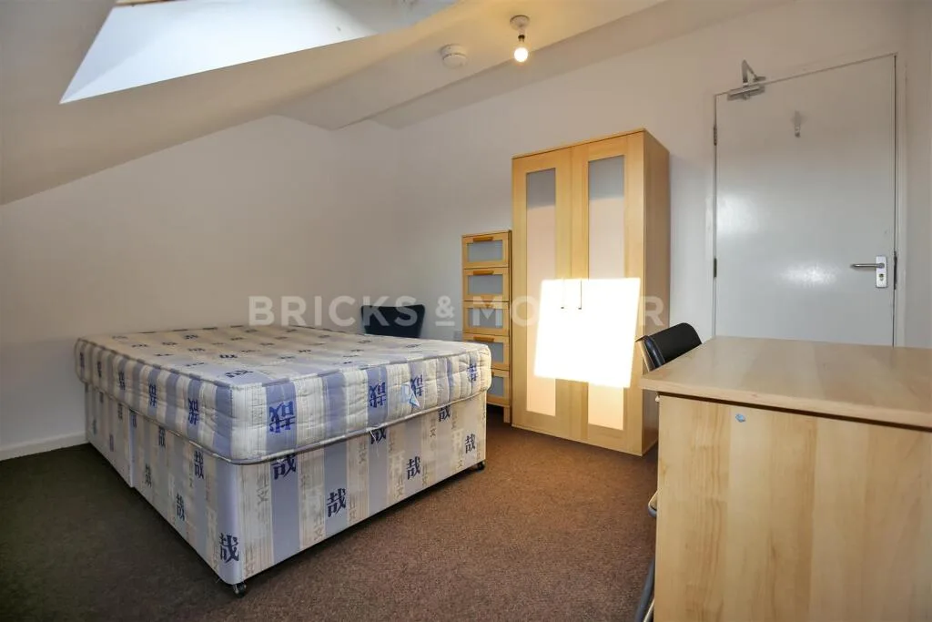 4 bedroom maisonette for rent