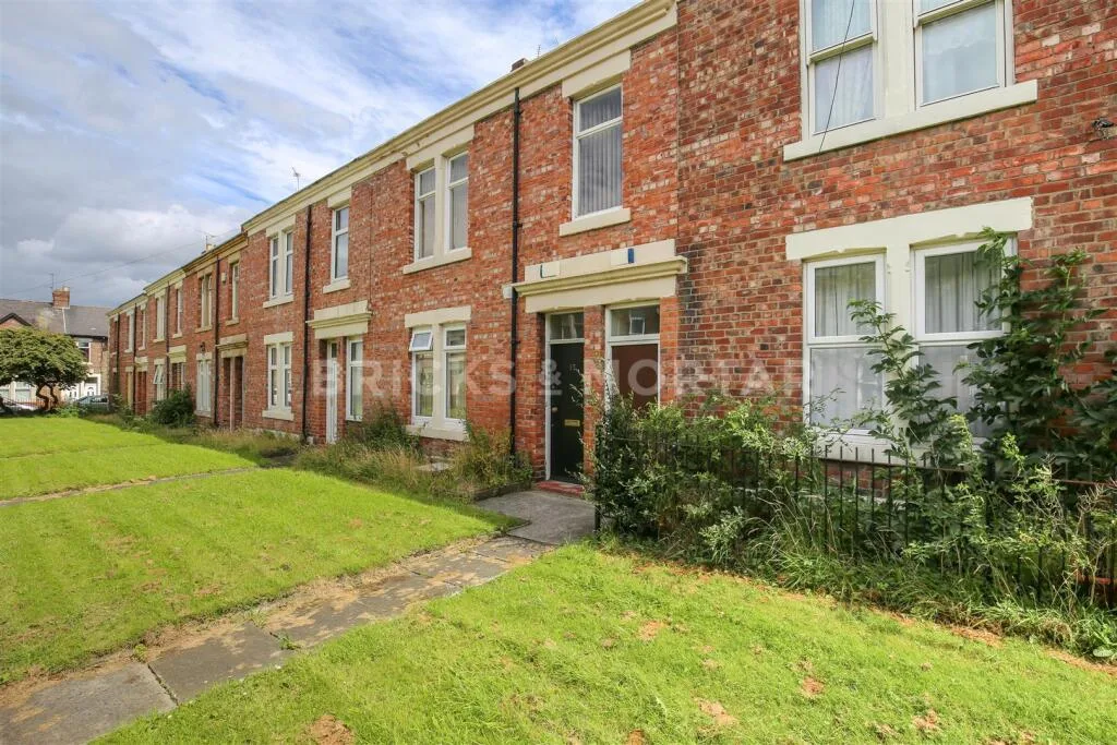 4 bedroom maisonette for rent