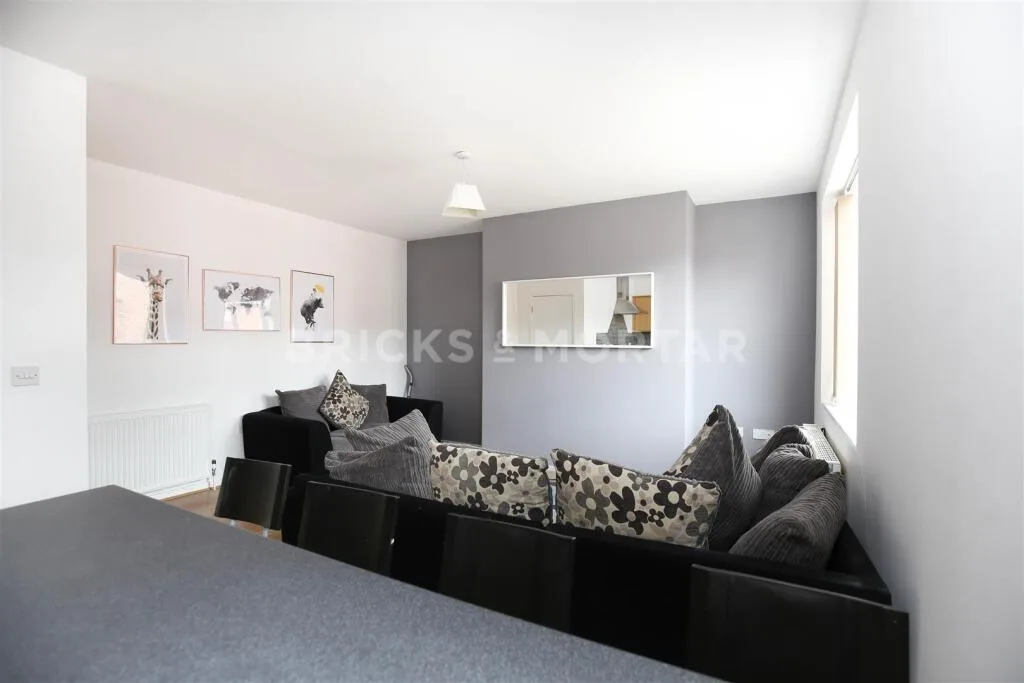 4 bedroom maisonette for rent