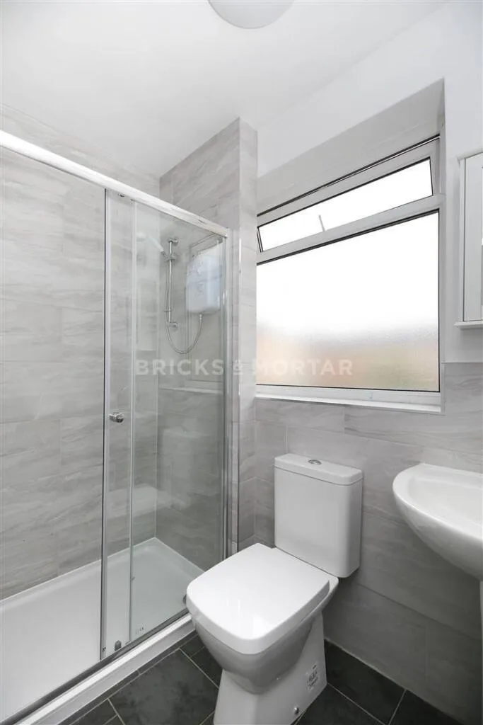 4 bedroom maisonette for rent