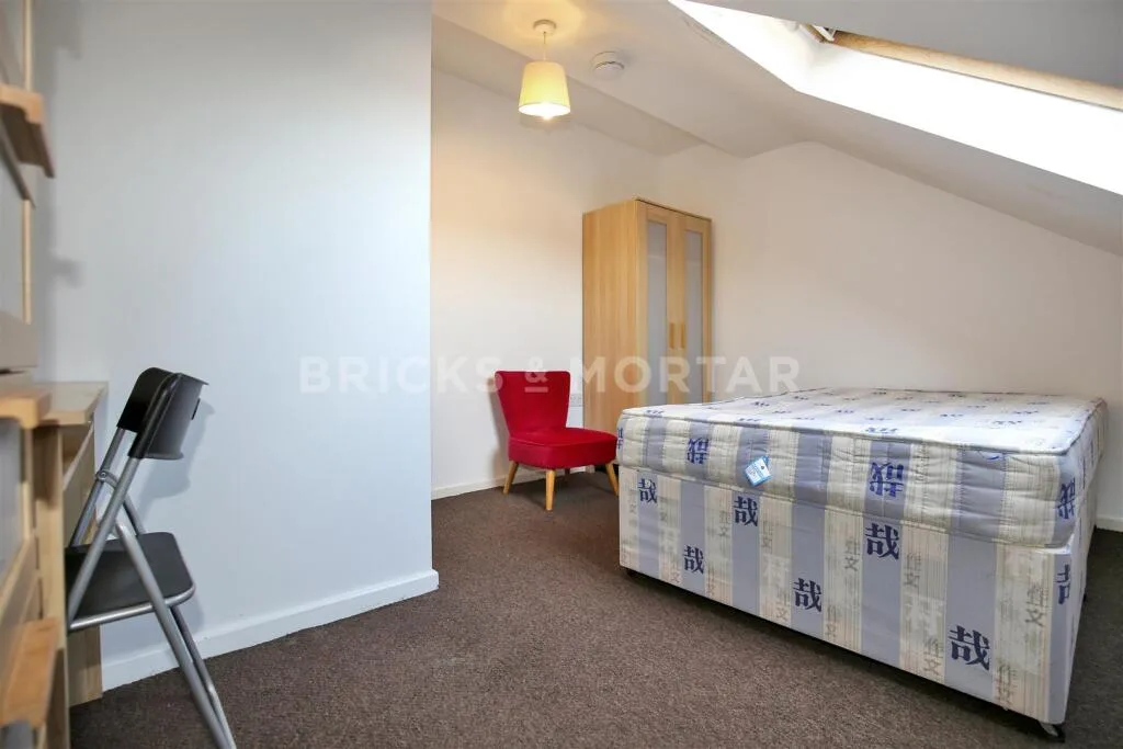 4 bedroom maisonette for rent