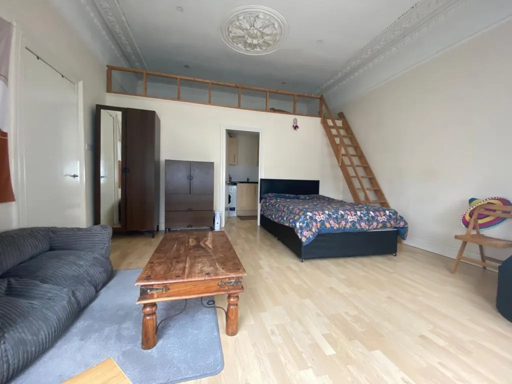 Studio flat for rent