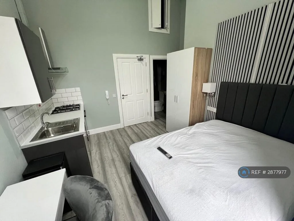 Studio flat for rent