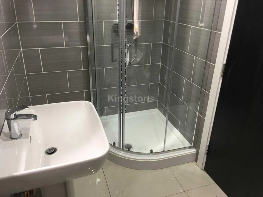 6 bedroom terraced house for rent