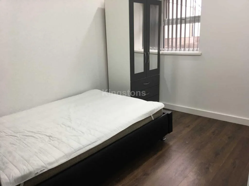 6 bedroom terraced house for rent