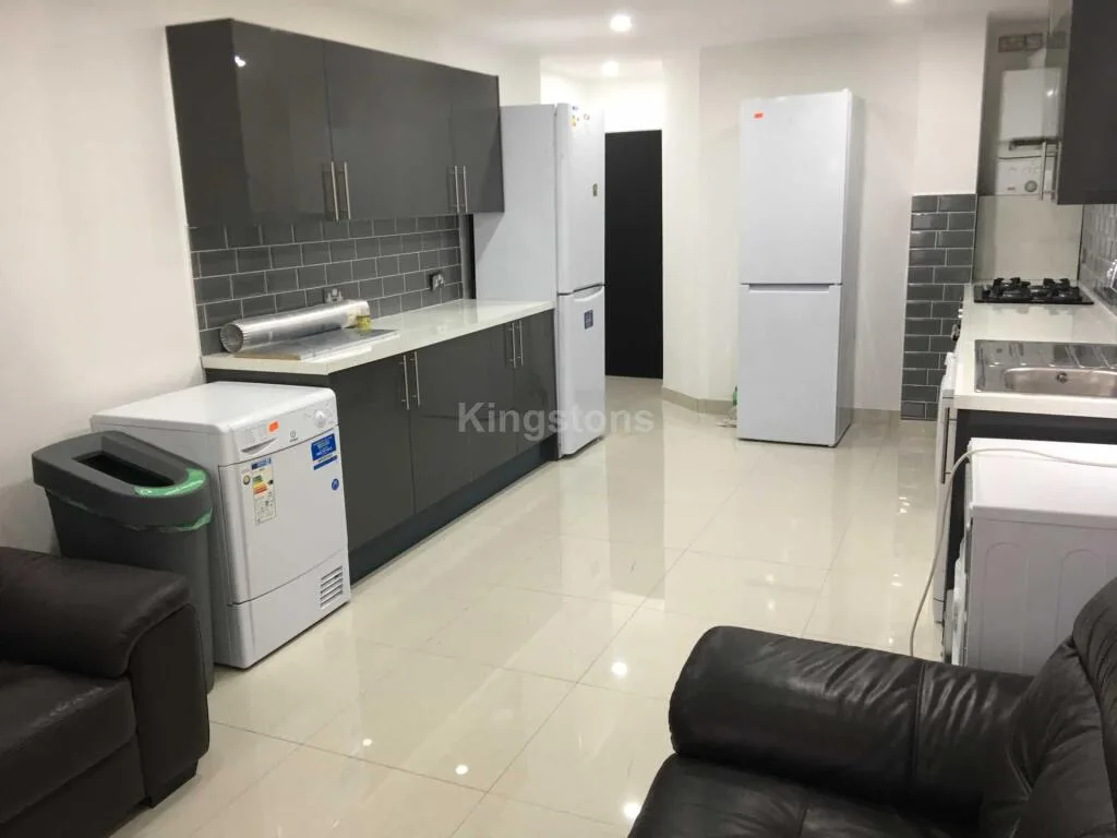 6 bedroom terraced house for rent