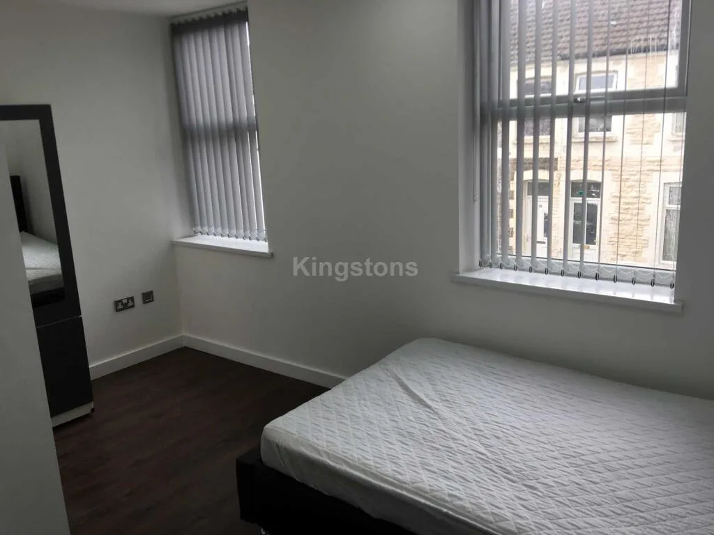 6 bedroom terraced house for rent