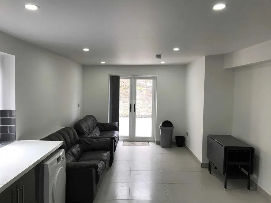 6 bedroom terraced house for rent