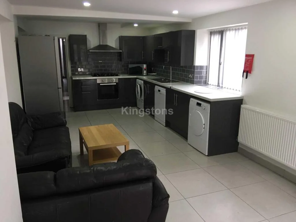6 bedroom terraced house for rent