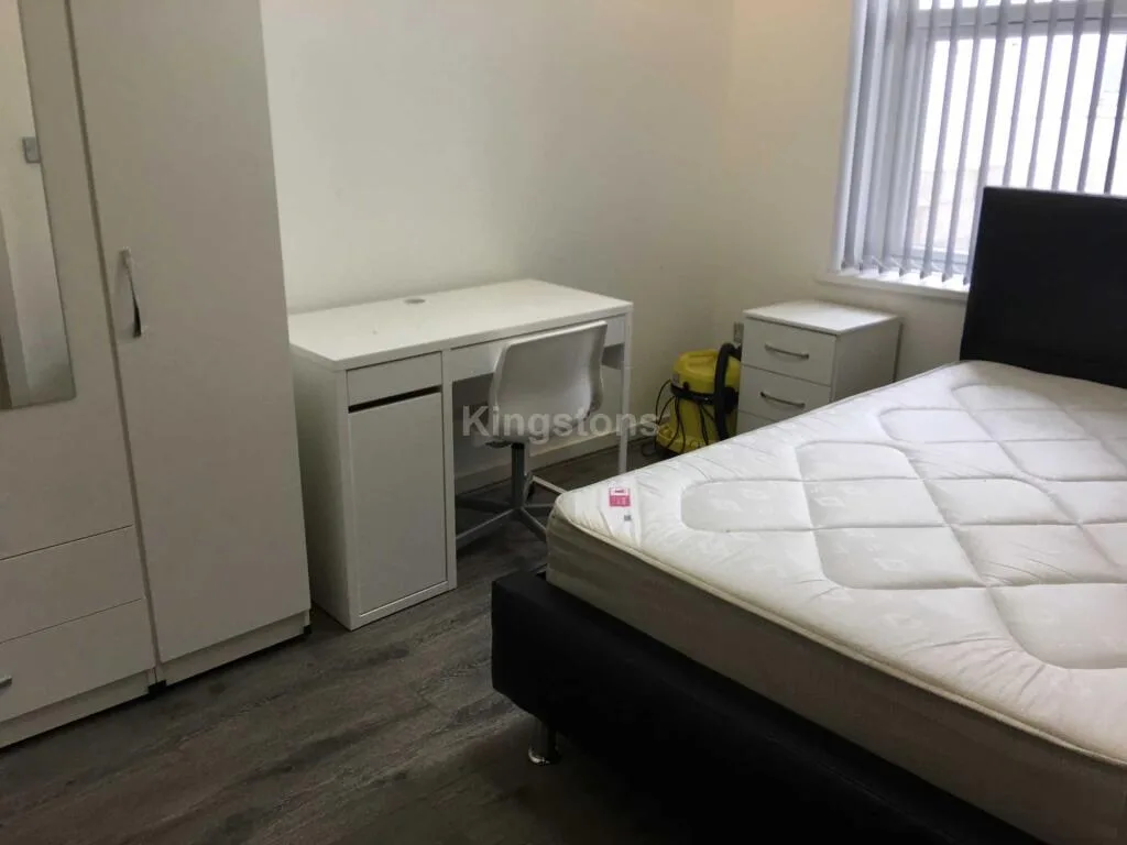 6 bedroom terraced house for rent