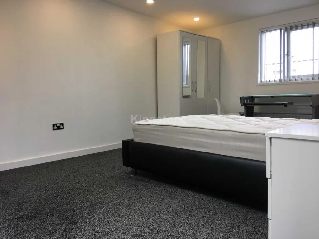 6 bedroom terraced house for rent