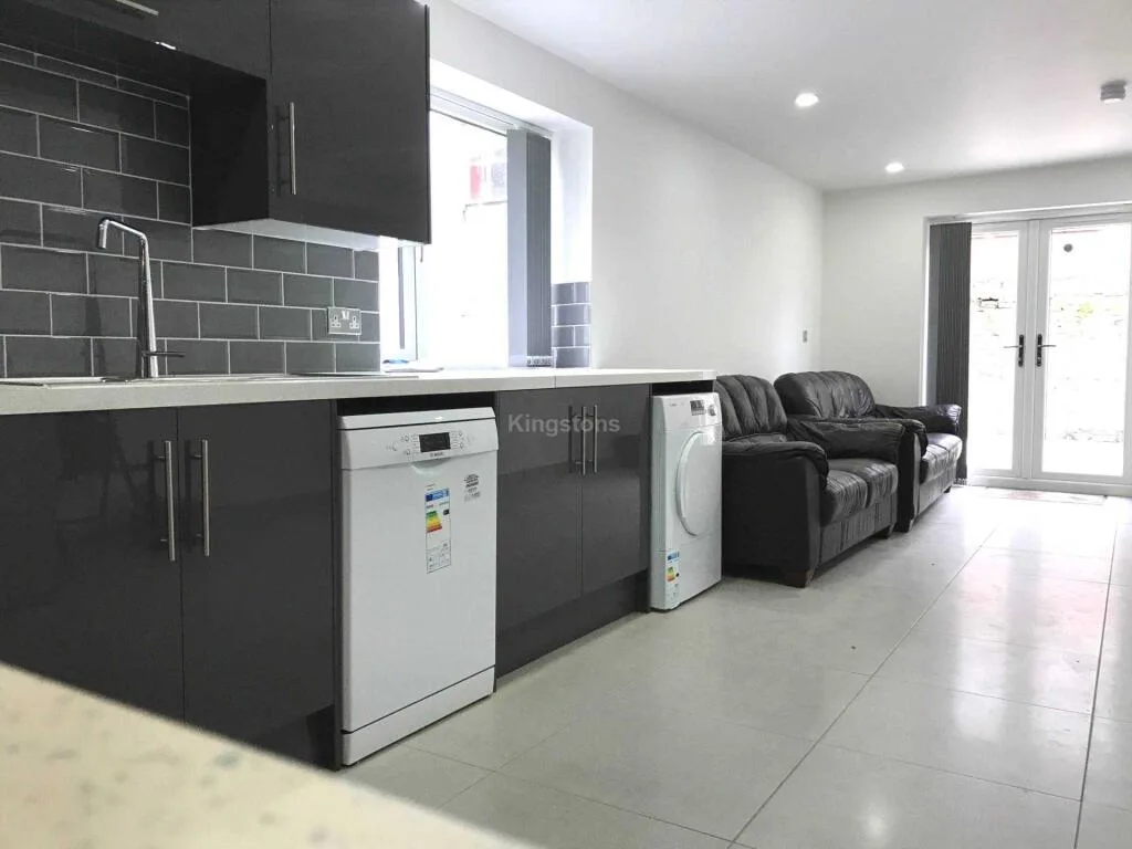 6 bedroom terraced house for rent