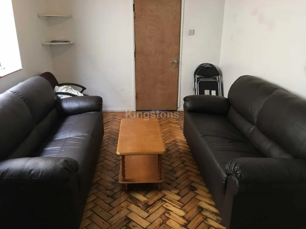 6 bedroom terraced house for rent