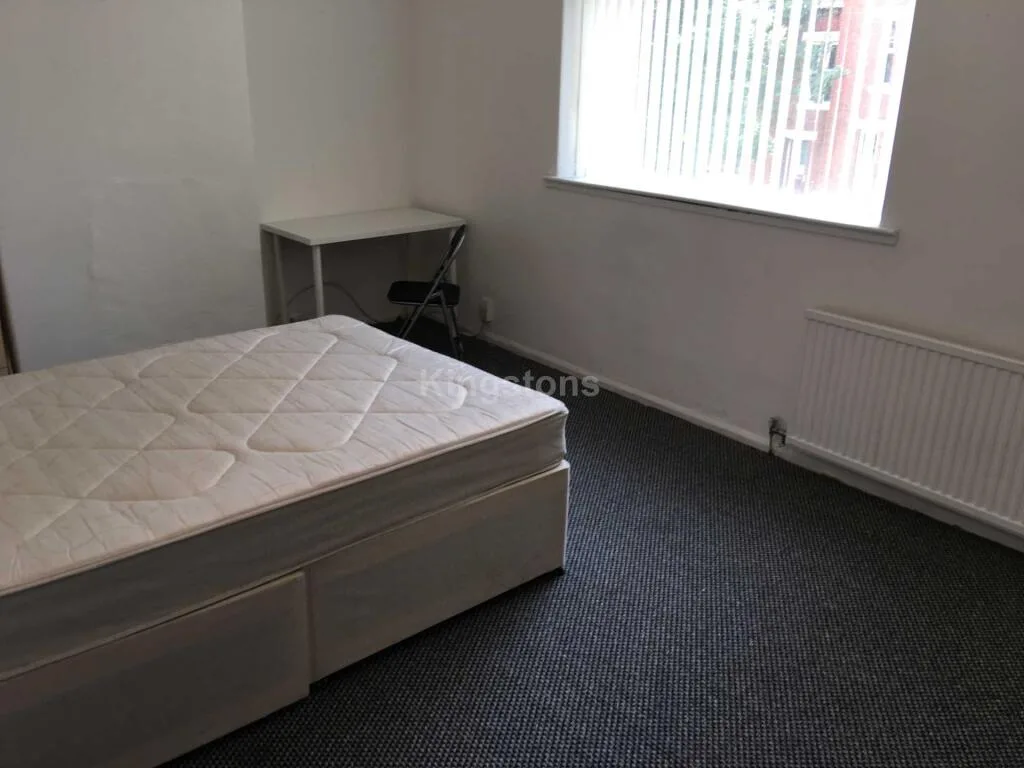 6 bedroom terraced house for rent