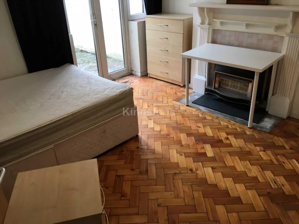 6 bedroom terraced house for rent