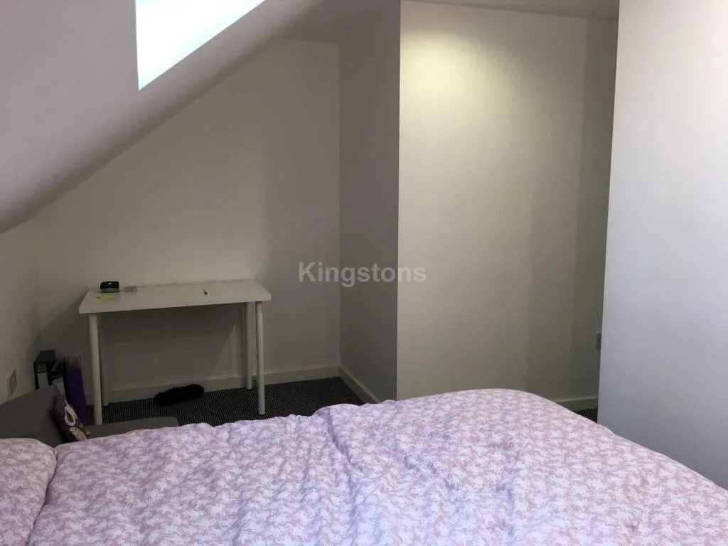 6 bedroom terraced house for rent