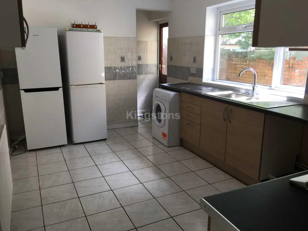 6 bedroom terraced house for rent