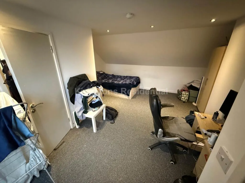 6 bedroom terraced house for rent