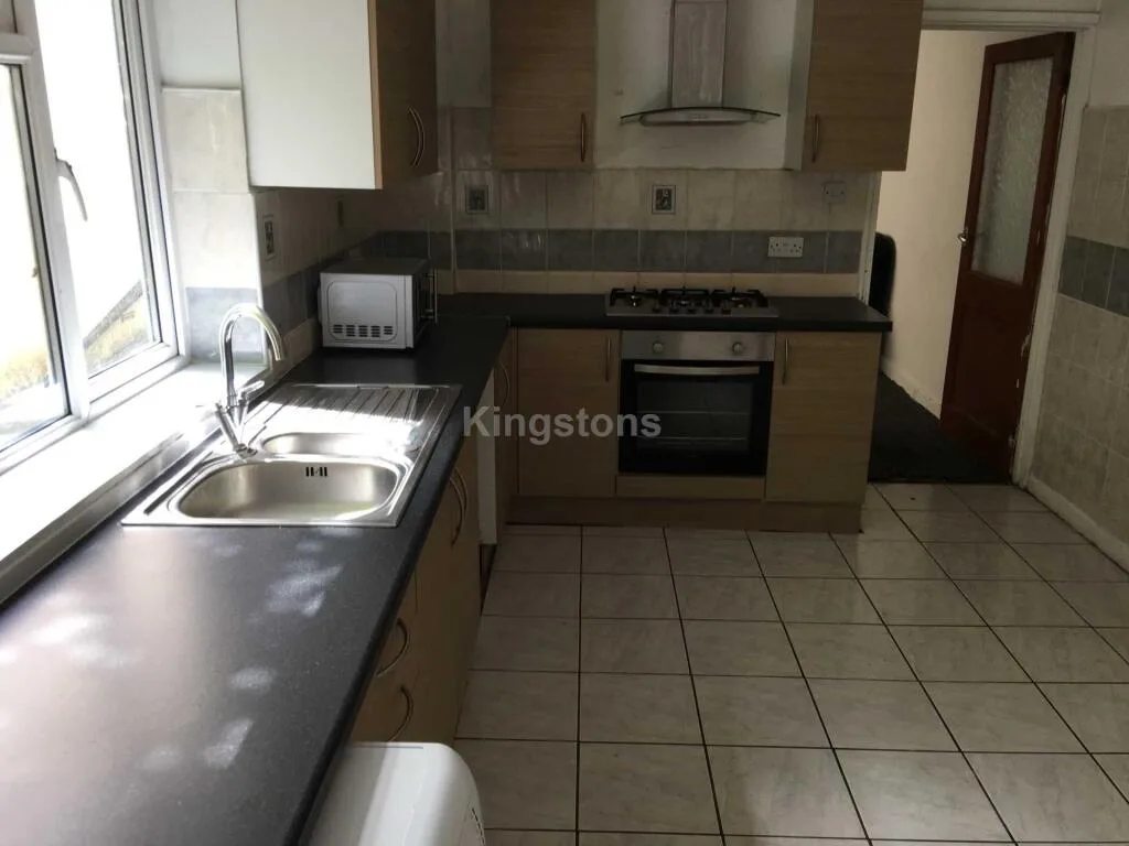 6 bedroom terraced house for rent