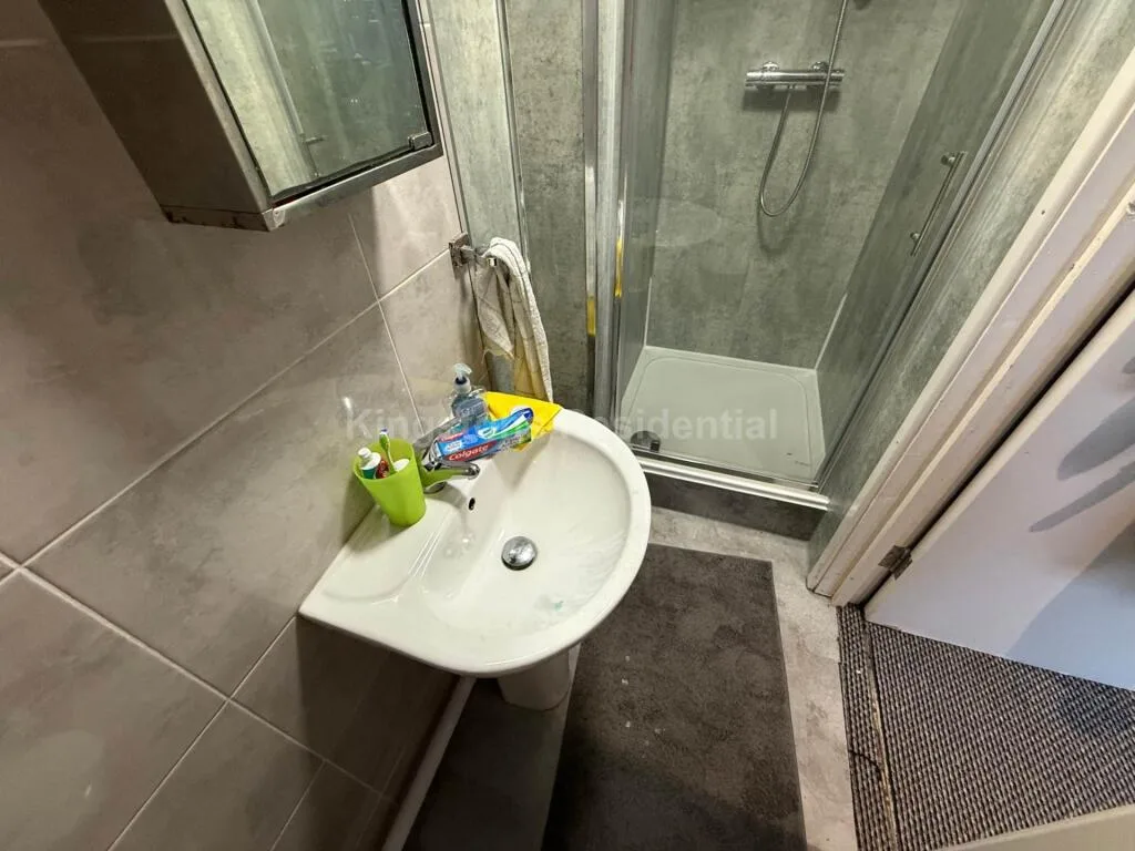 6 bedroom terraced house for rent