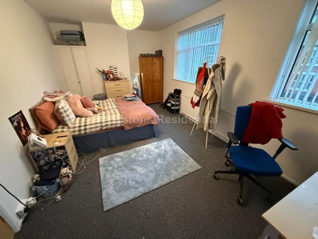 6 bedroom terraced house for rent