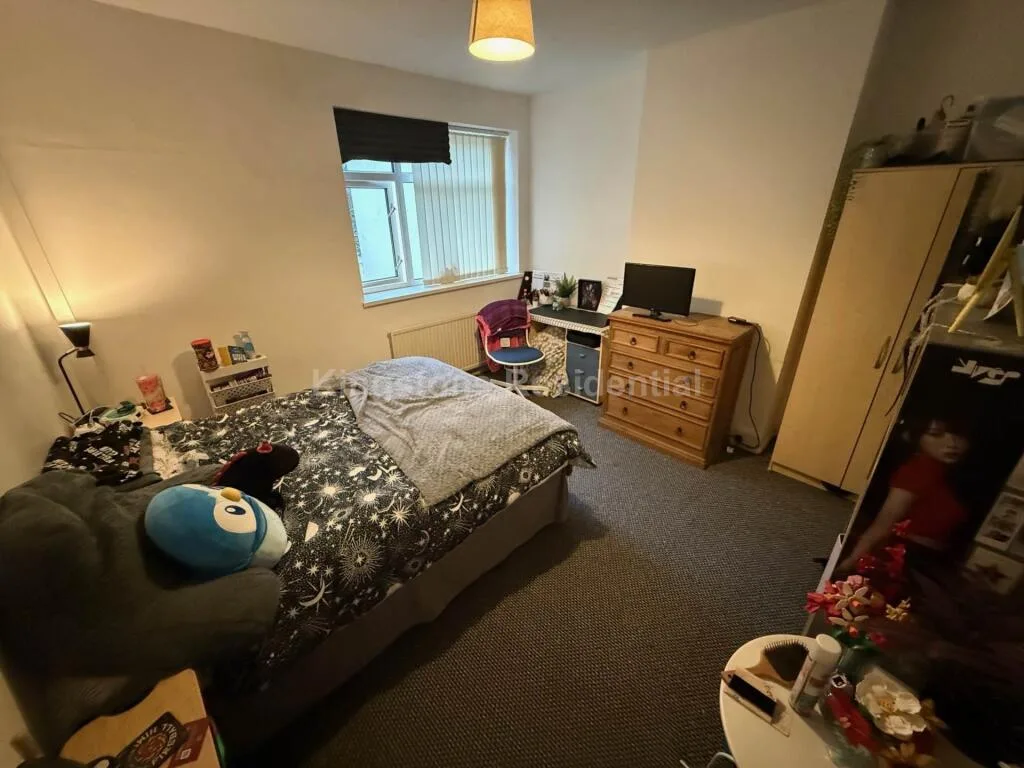 6 bedroom terraced house for rent