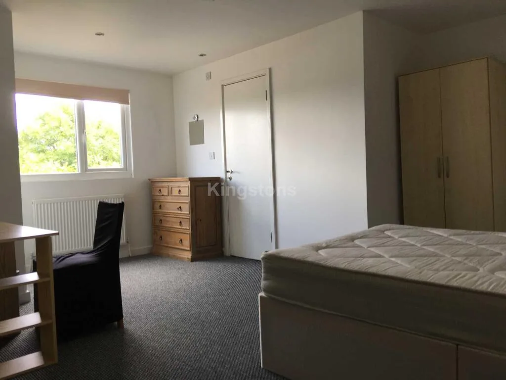 6 bedroom terraced house for rent