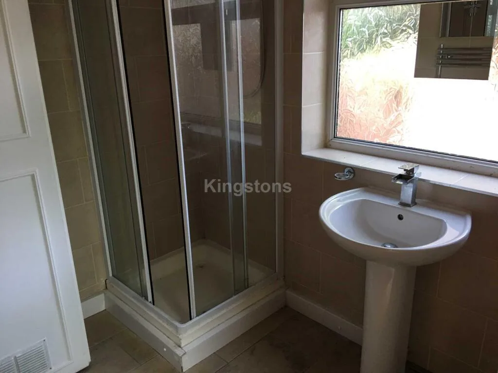 6 bedroom terraced house for rent