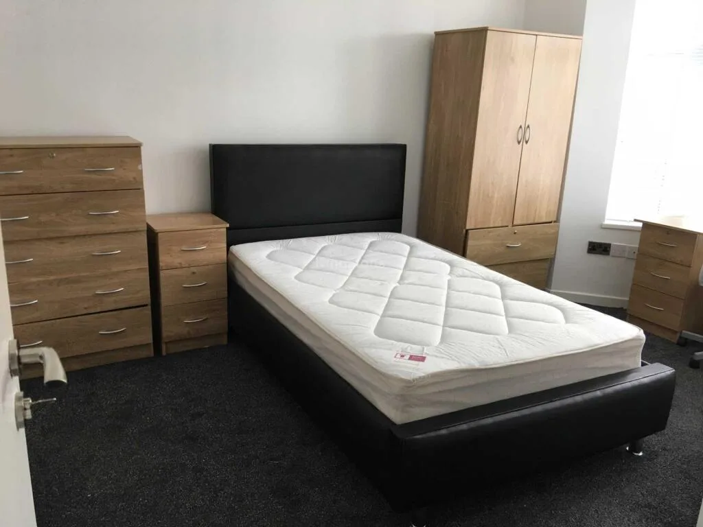 6 bedroom terraced house for rent