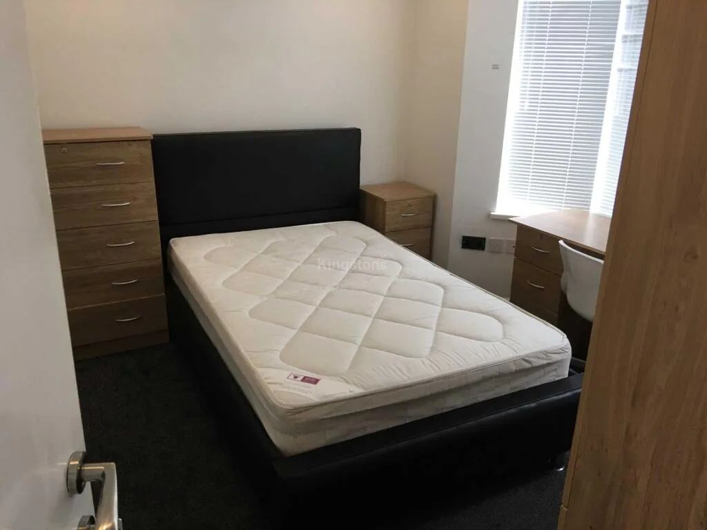 6 bedroom terraced house for rent