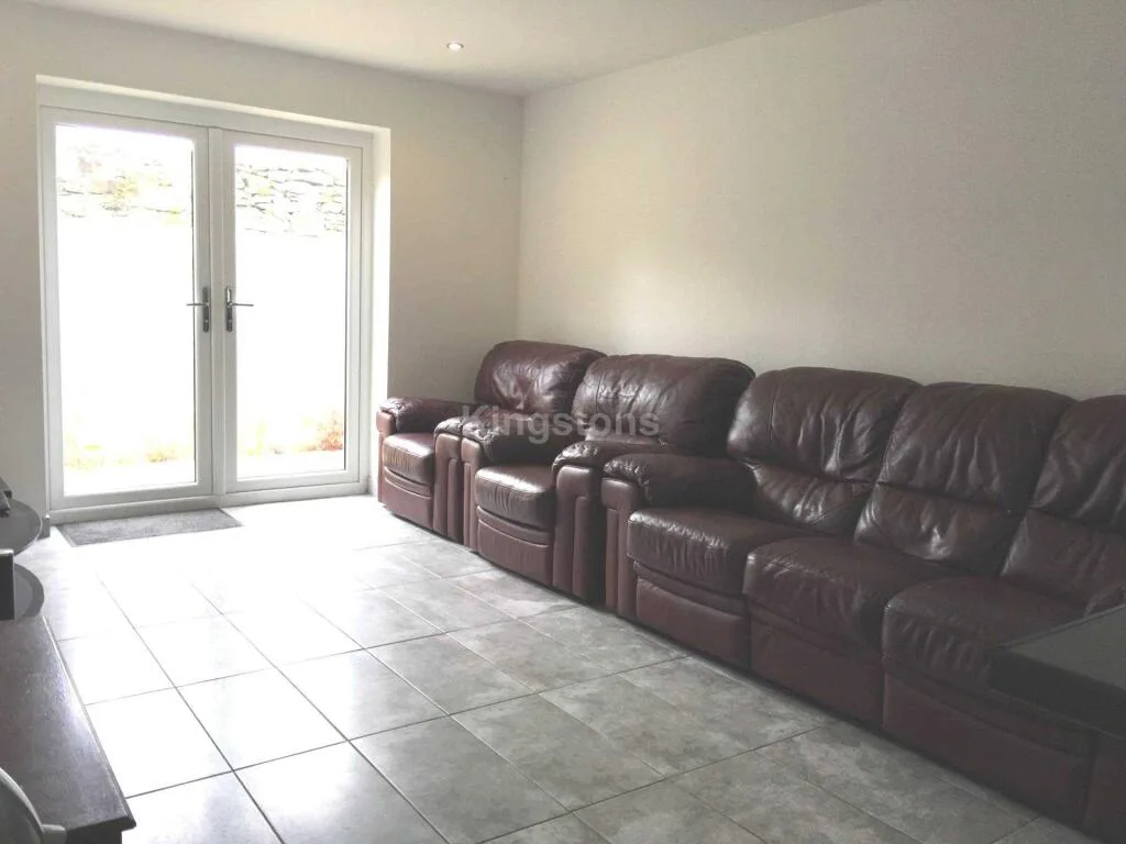 6 bedroom terraced house for rent