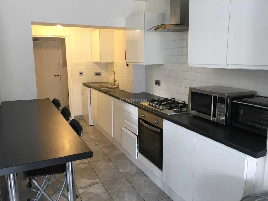 6 bedroom terraced house for rent