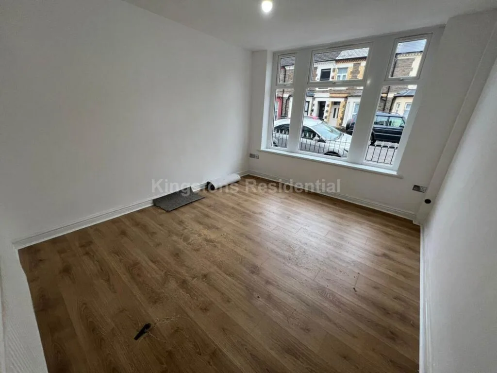 6 bedroom end of terrace house for rent