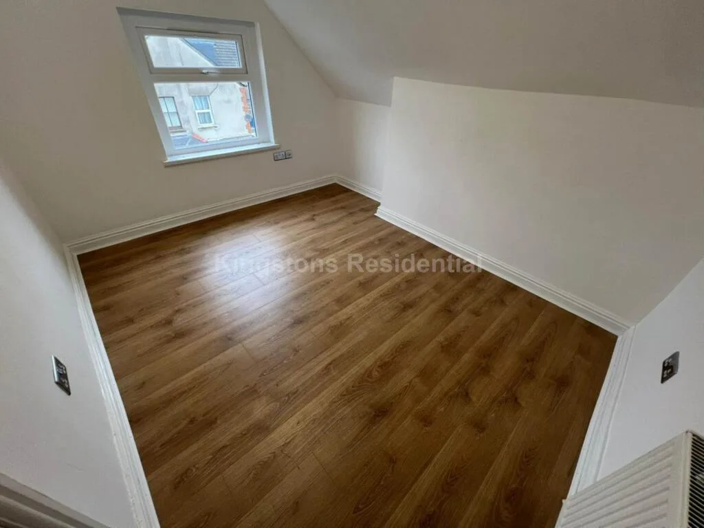 6 bedroom end of terrace house for rent