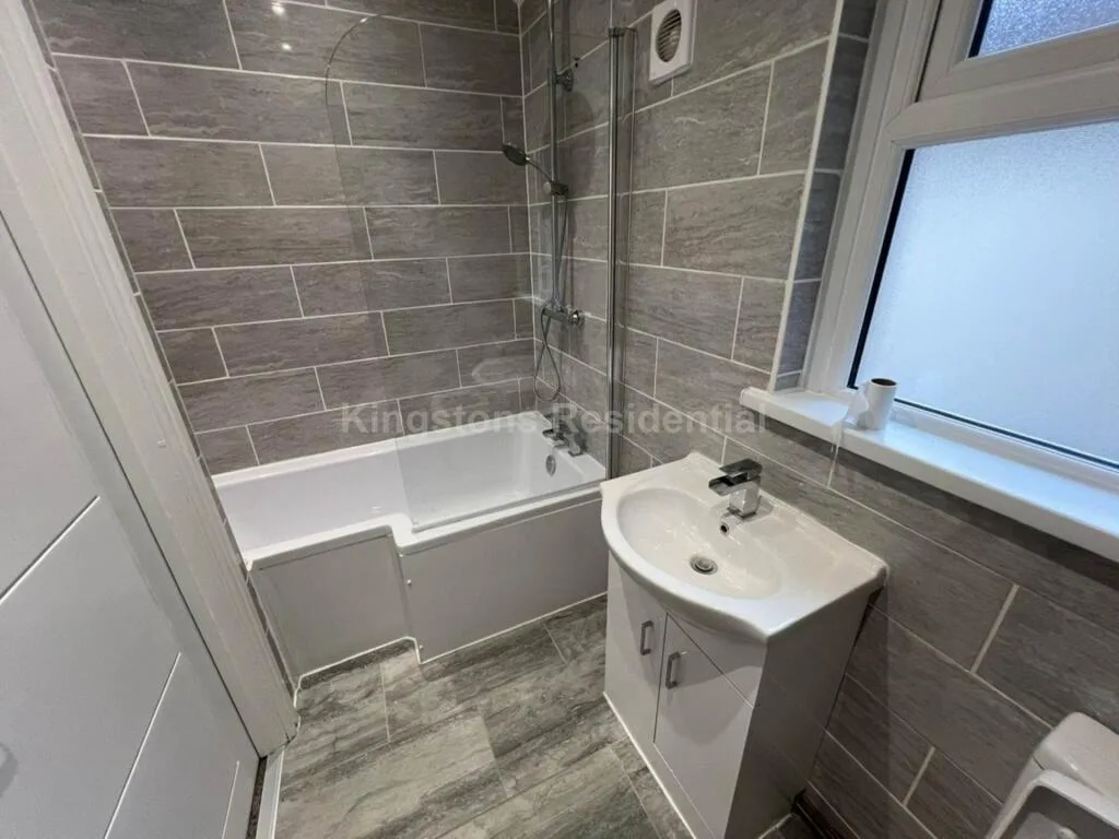 6 bedroom end of terrace house for rent