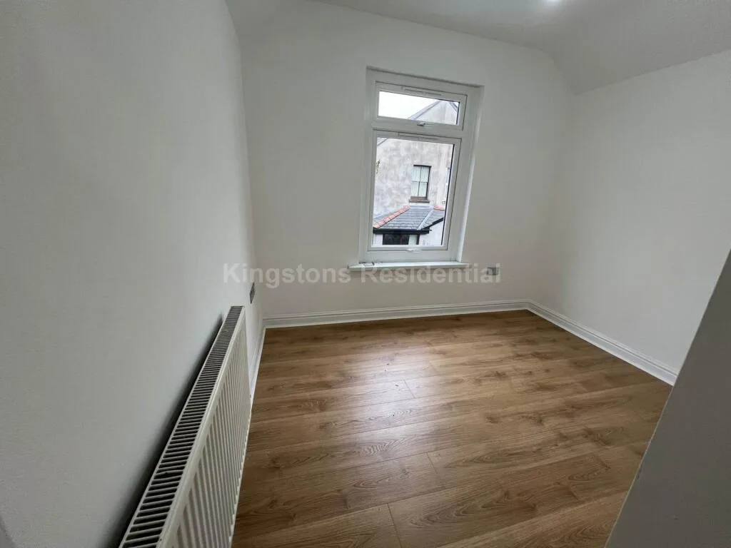 6 bedroom end of terrace house for rent