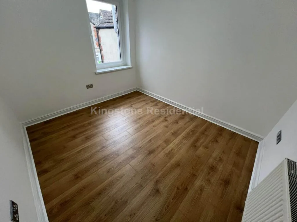 6 bedroom end of terrace house for rent