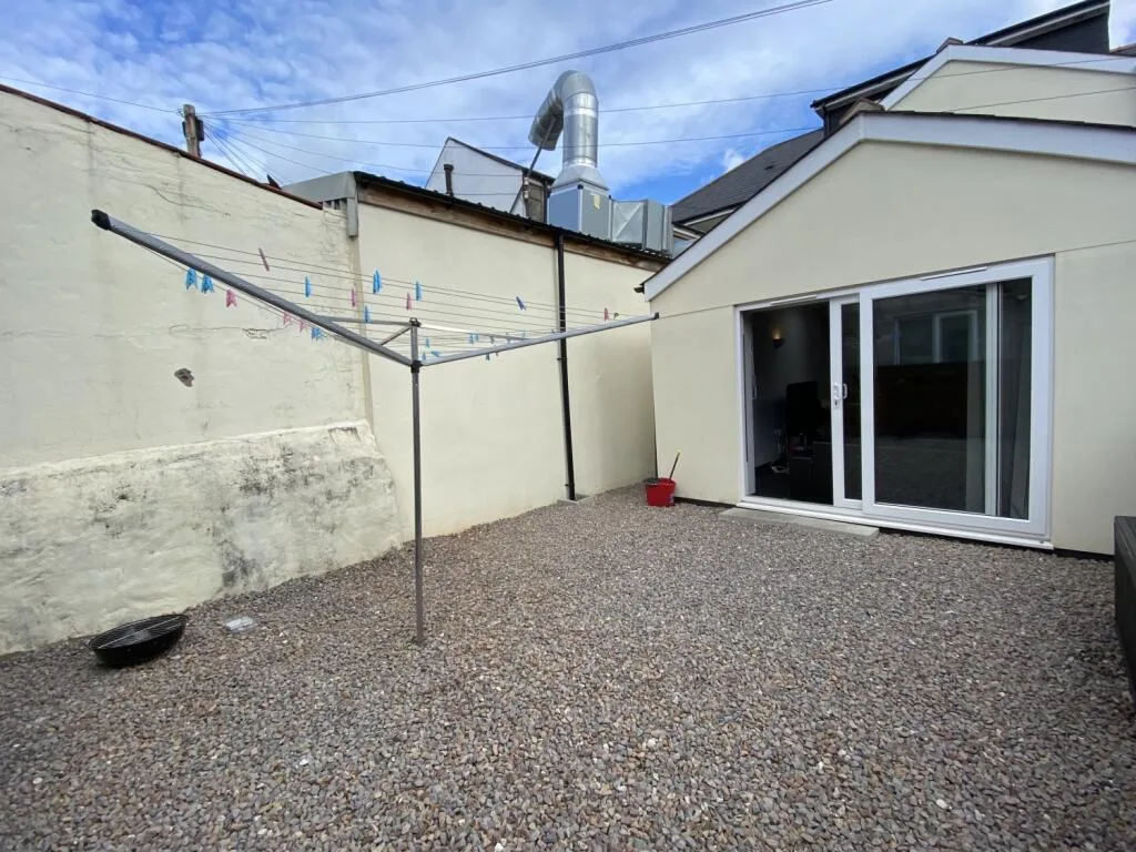 8 bedroom terraced house for rent