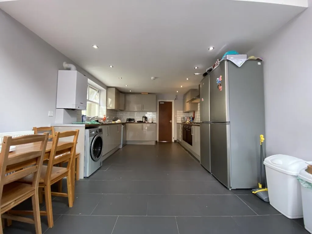 8 bedroom terraced house for rent