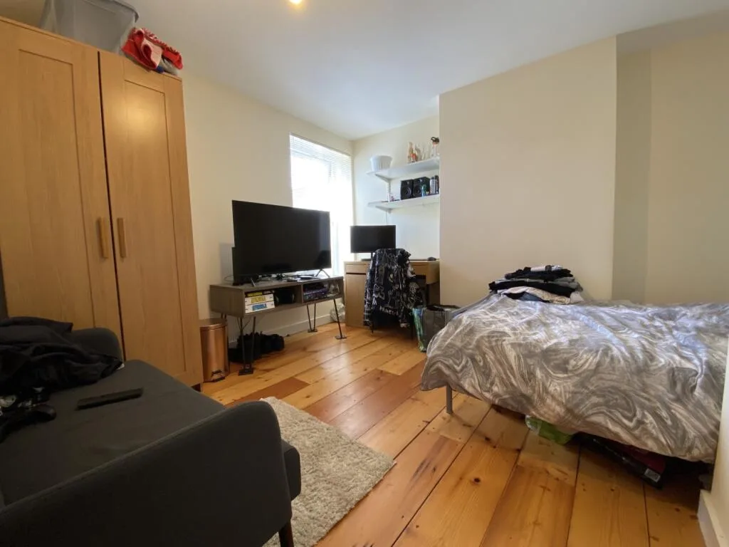 8 bedroom terraced house for rent