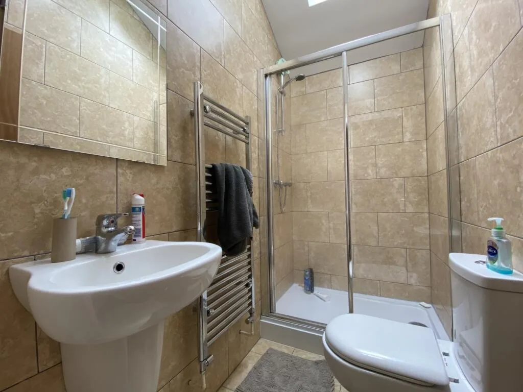 8 bedroom terraced house for rent