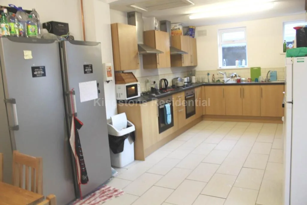 8 bedroom terraced house for rent