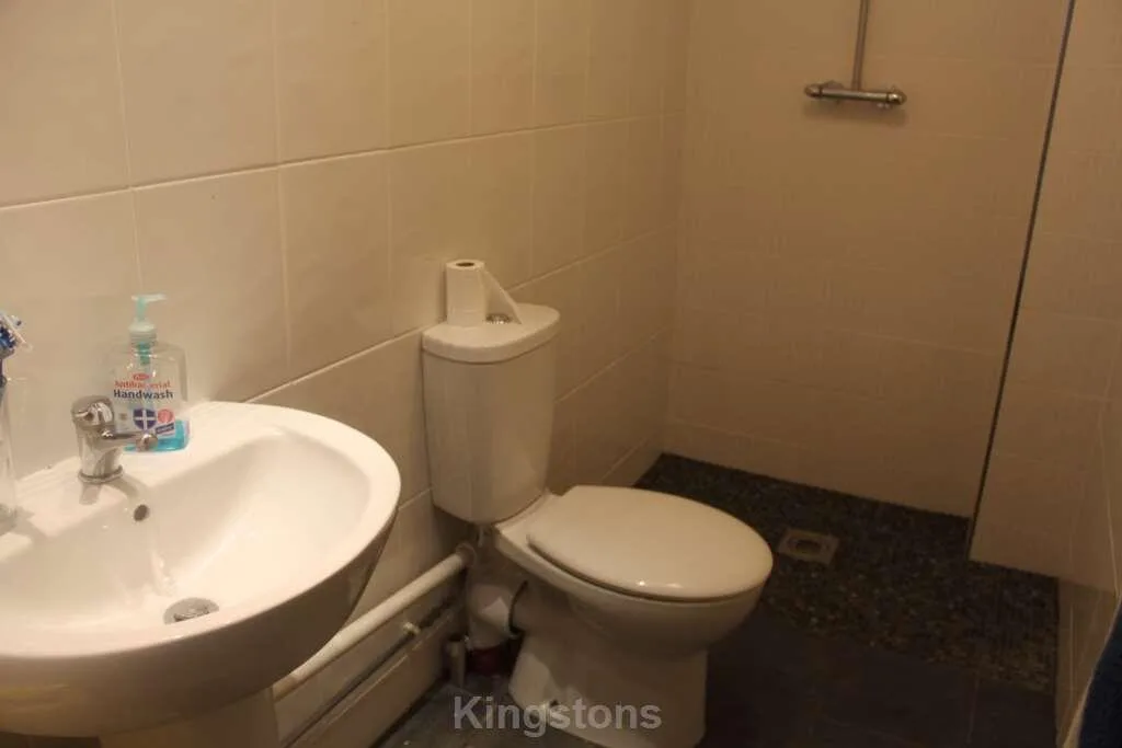 8 bedroom terraced house for rent