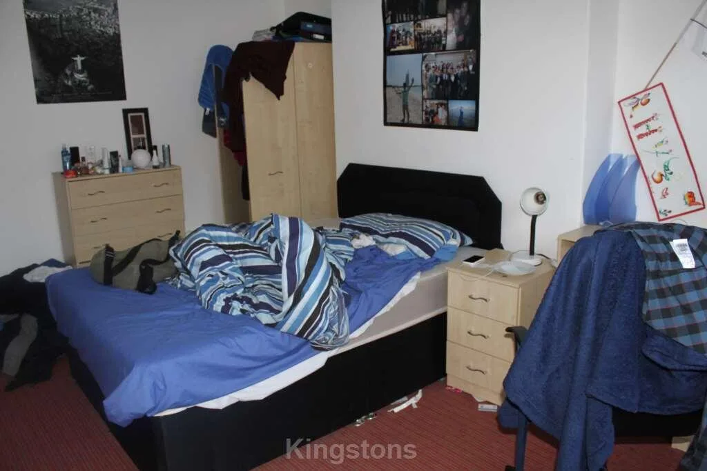 8 bedroom terraced house for rent