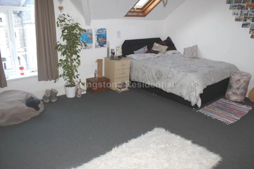 8 bedroom terraced house for rent