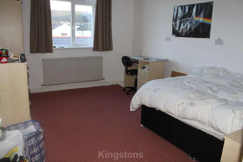 8 bedroom terraced house for rent