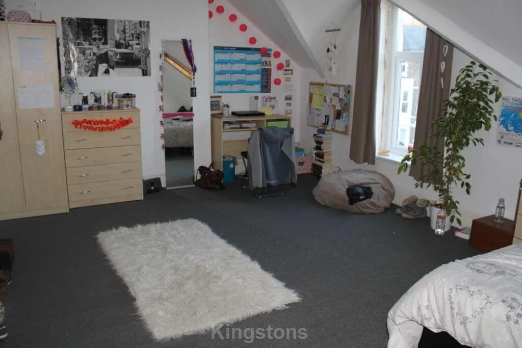 8 bedroom terraced house for rent