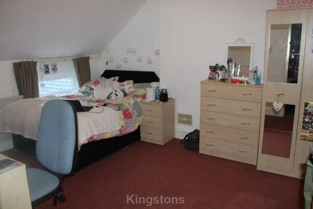 8 bedroom terraced house for rent