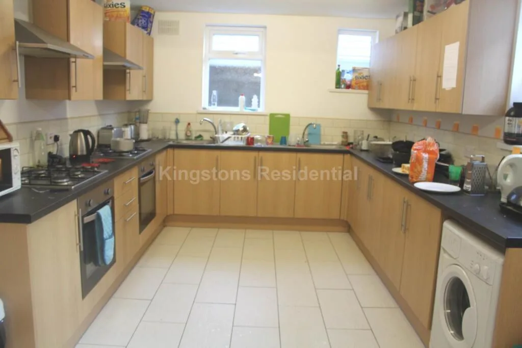 8 bedroom terraced house for rent